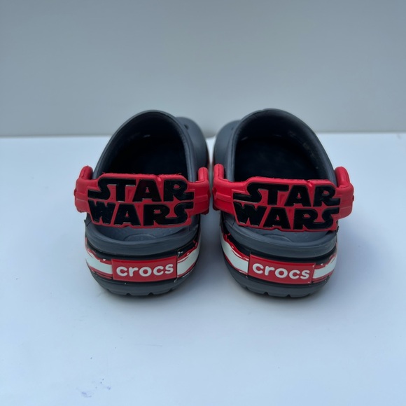 Crocs Toddler Grey Red
Kylo Ren Glow In The Dark Cushioned Star Wars Clog 4/5 C - Picture 4 of 14